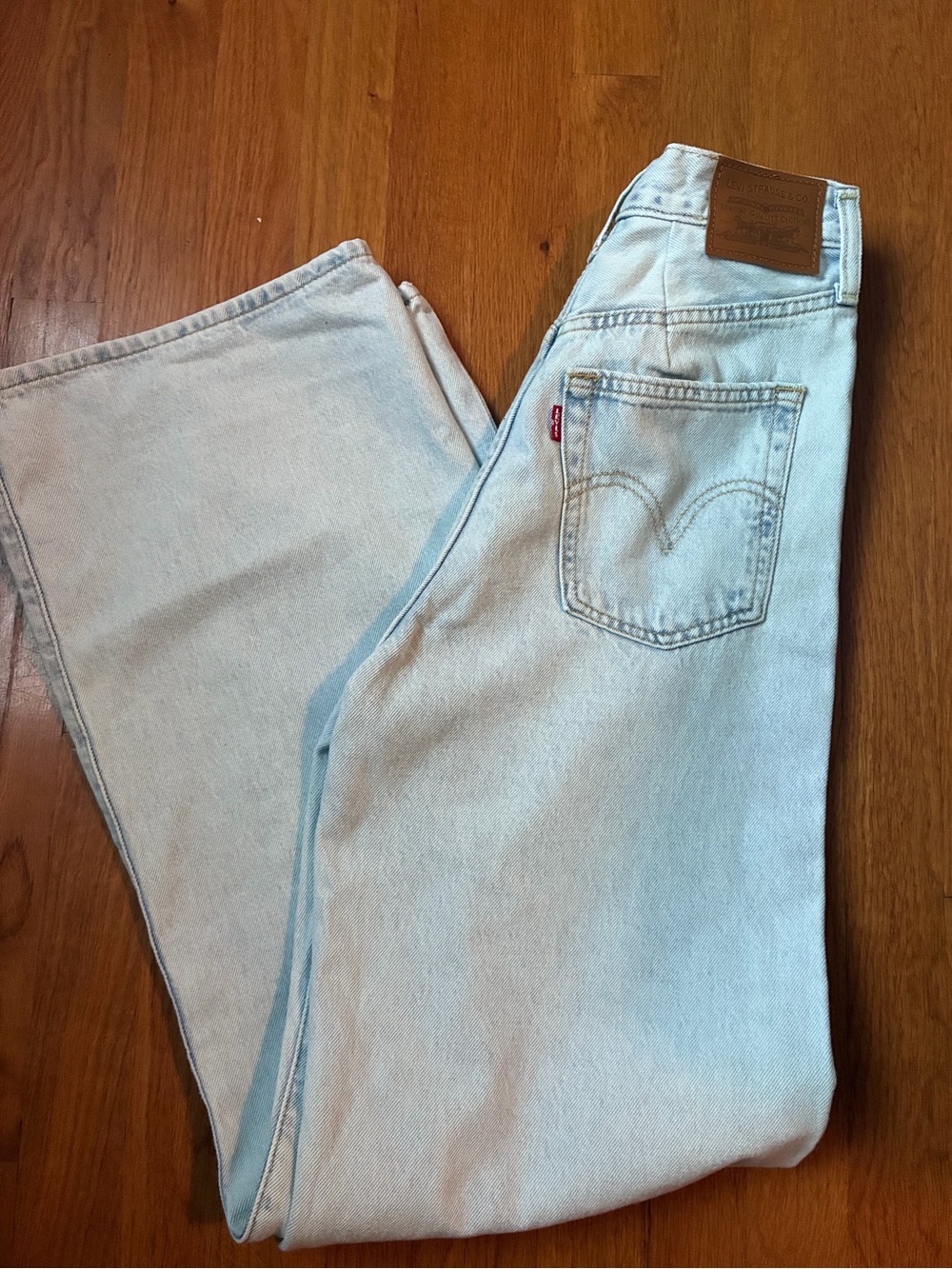 Levi's Light Blue women’s rib cage wide leg 28 x 32